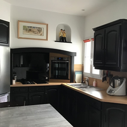 Peinture noire pour une cuisine aménagée